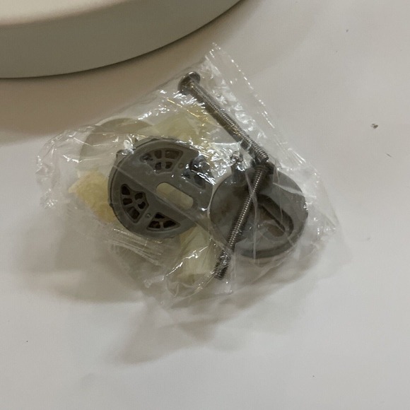 SADALAK Toilet Seat D Shape Soft Close Quick Release Toilet Seat Replacement‎ - Picture 6 of 6